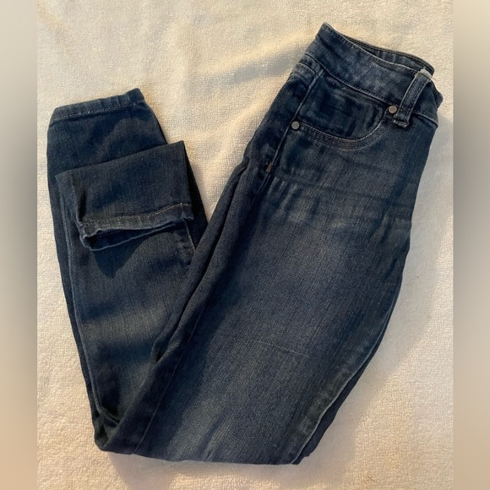 Girl’s size 7 Miami brand dark wash 5-pocket blue denim Jeggings